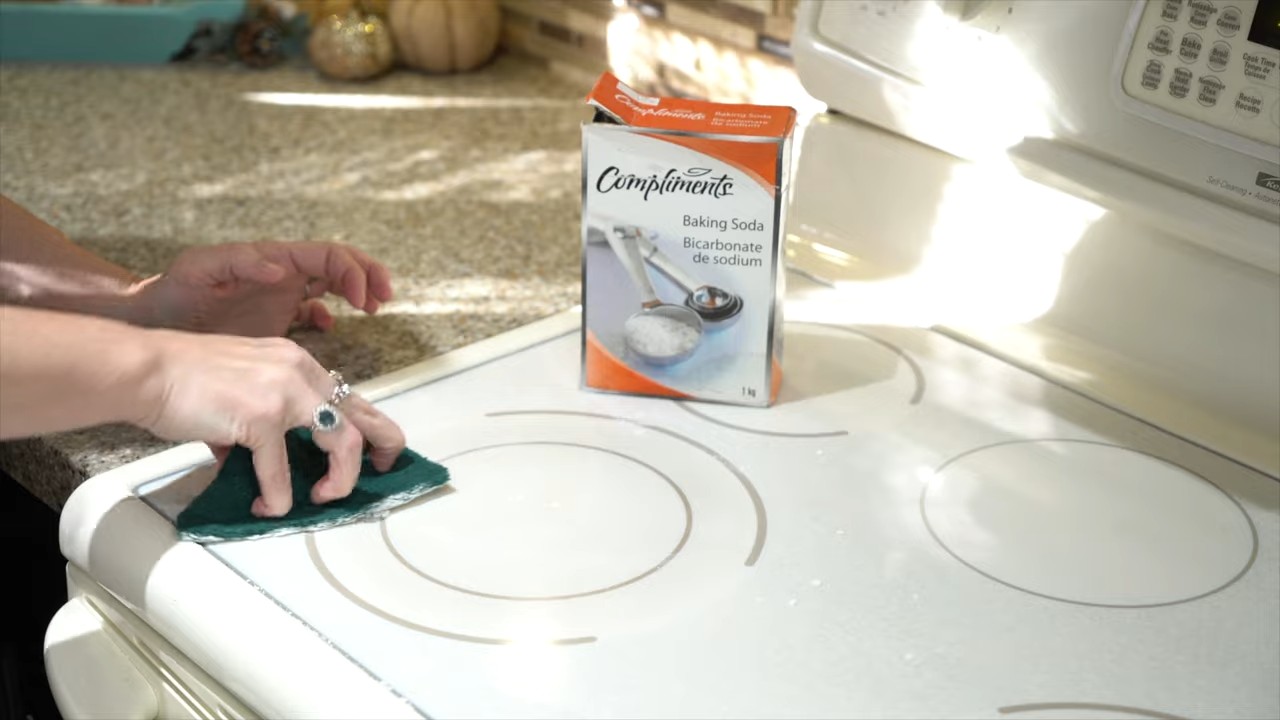 Baking Soda Sponge Cleaning Trick