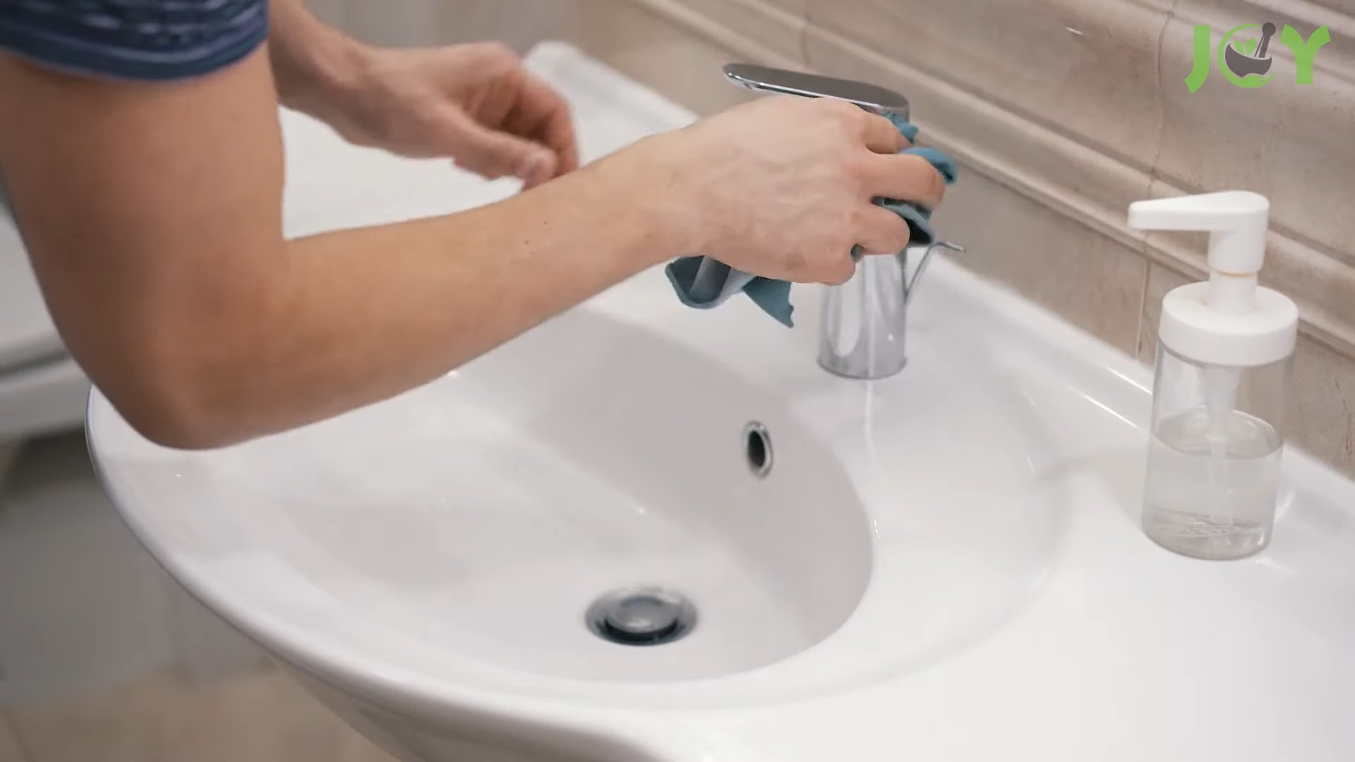 Pine Sol cleaning tips