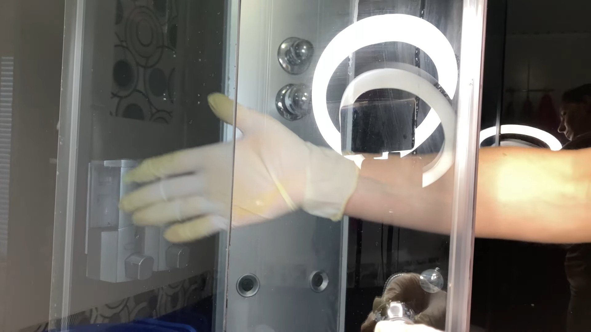 Cleaning with Dish Soap and Vinegar